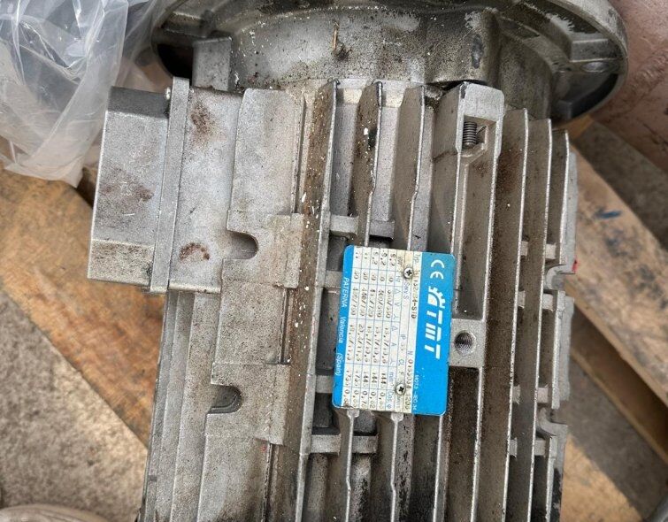 - LOT OF THREE-PHASE ELECTRIC MOTORS